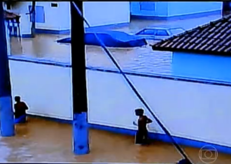Condomínio do programa MCMV atingido por inundação em Duque de Caxias, RJ (http://goo.gl/oCFWzR)